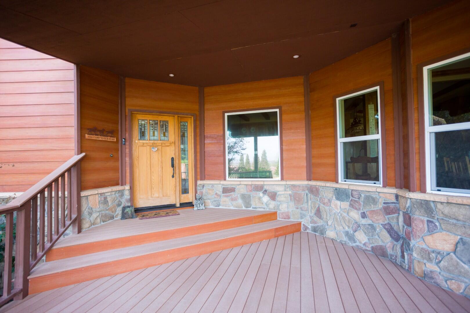 24211 Johns Dr, Porterville, CA 93257