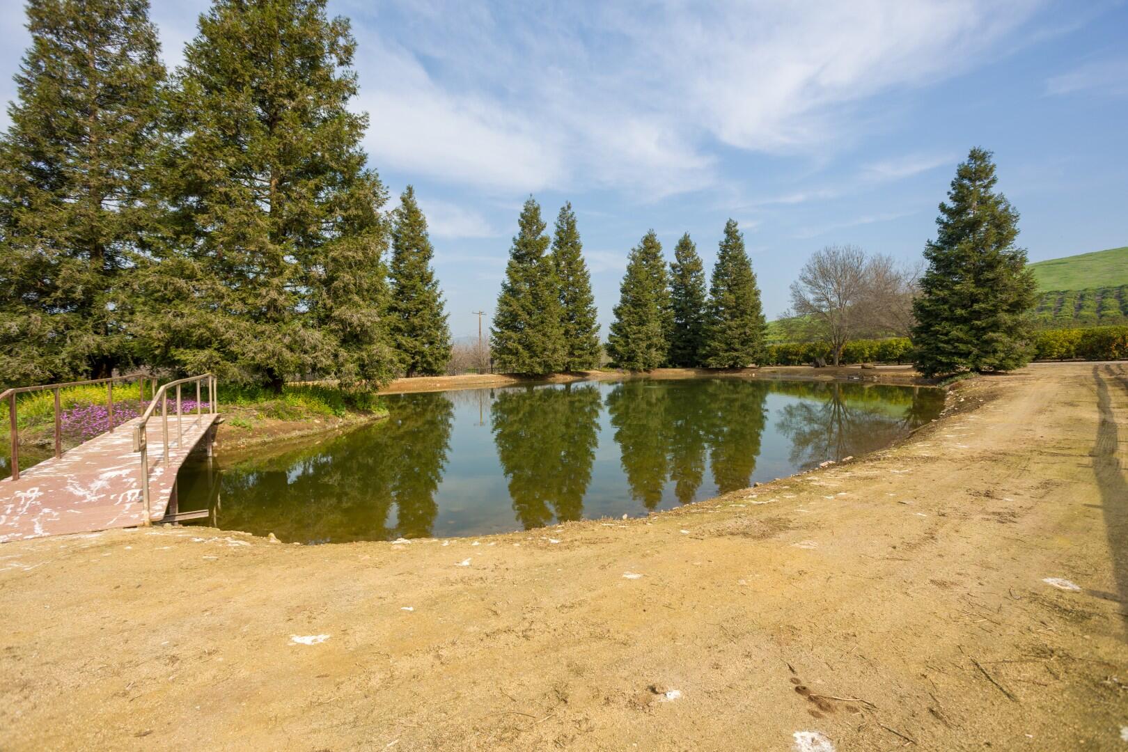 24211 Johns Dr, Porterville, CA 93257