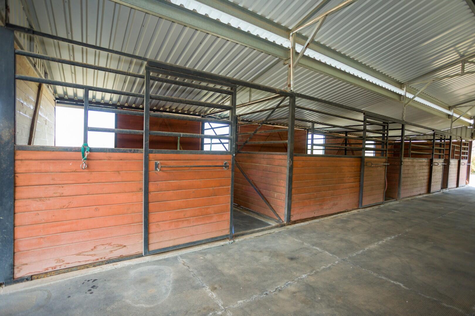 24211 Johns Dr, Porterville, CA 93257