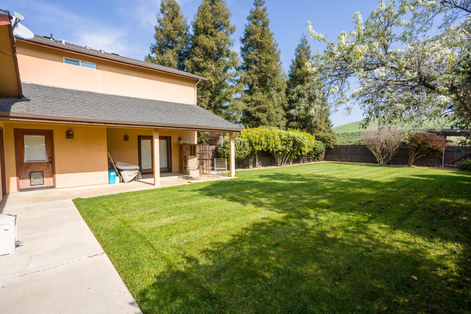 24211 Johns Dr, Porterville, CA 93257