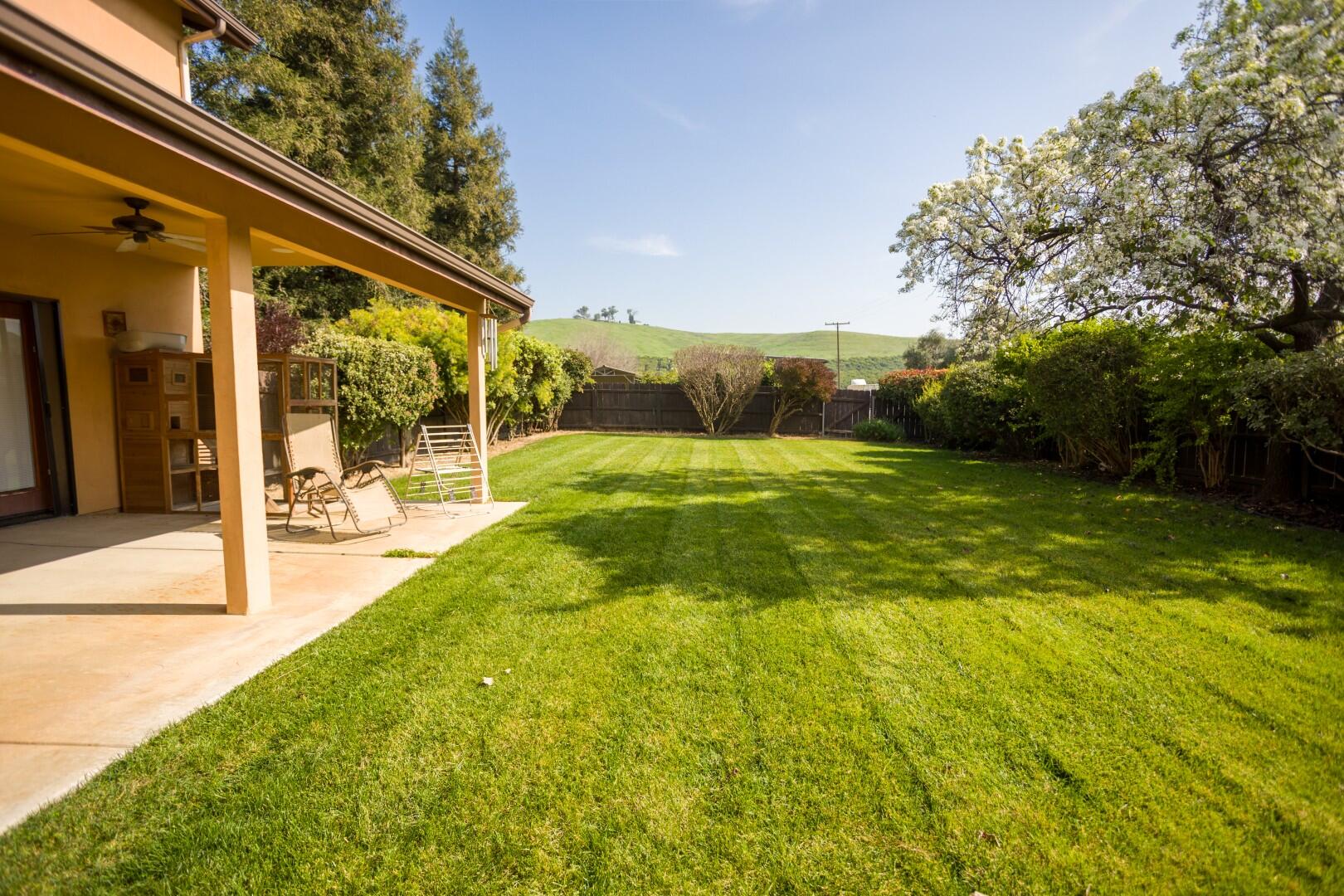 24211 Johns Dr, Porterville, CA 93257