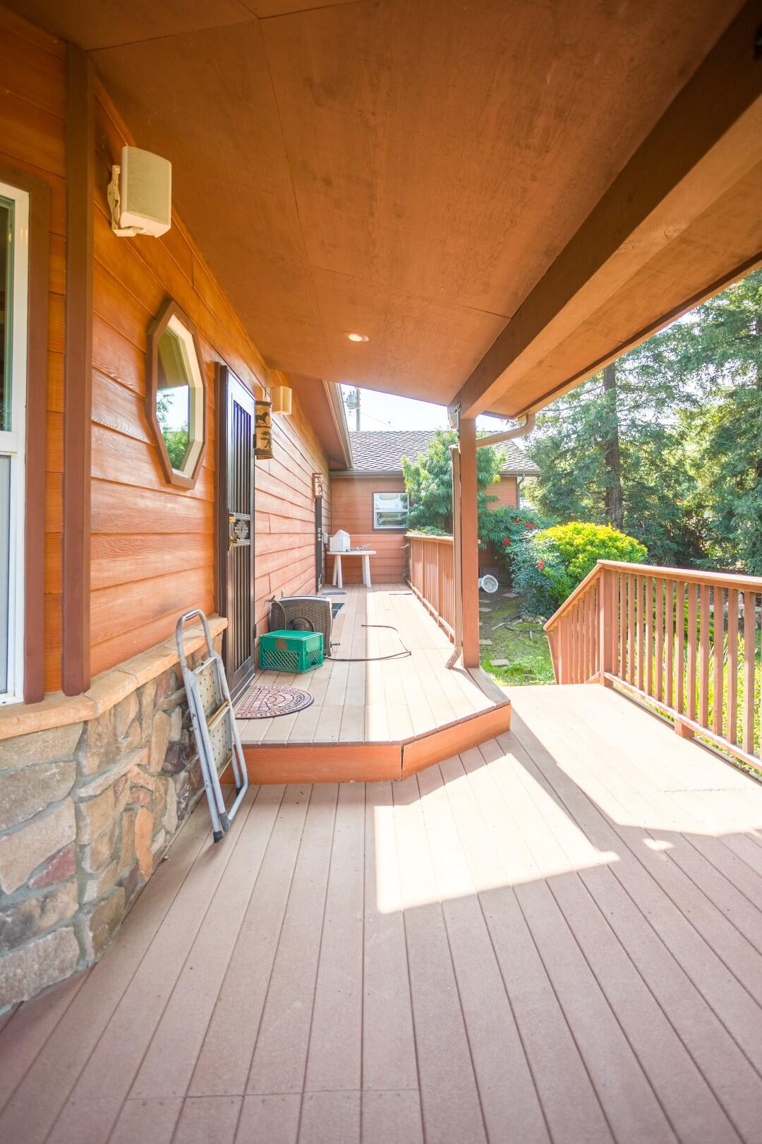 24211 Johns Dr, Porterville, CA 93257