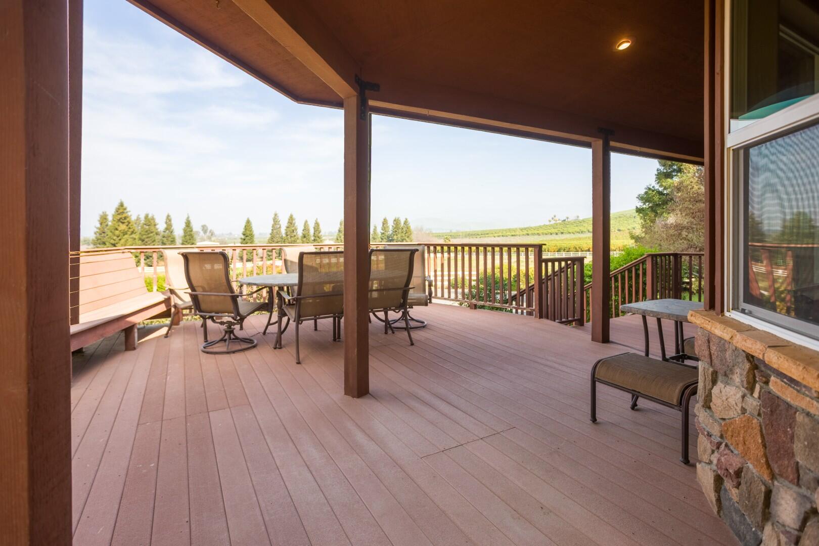 24211 Johns Dr, Porterville, CA 93257