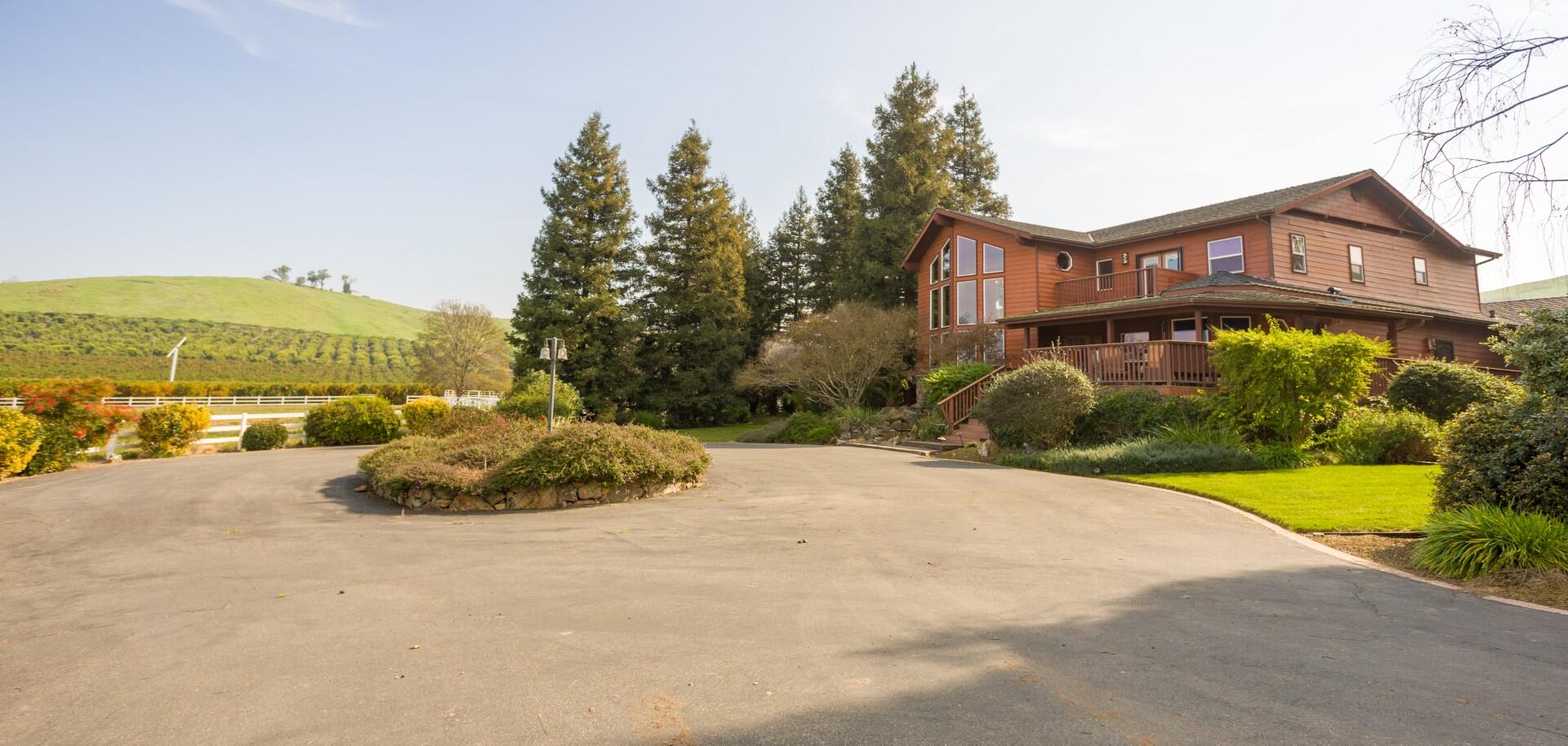 24211 Johns Dr, Porterville, CA 93257