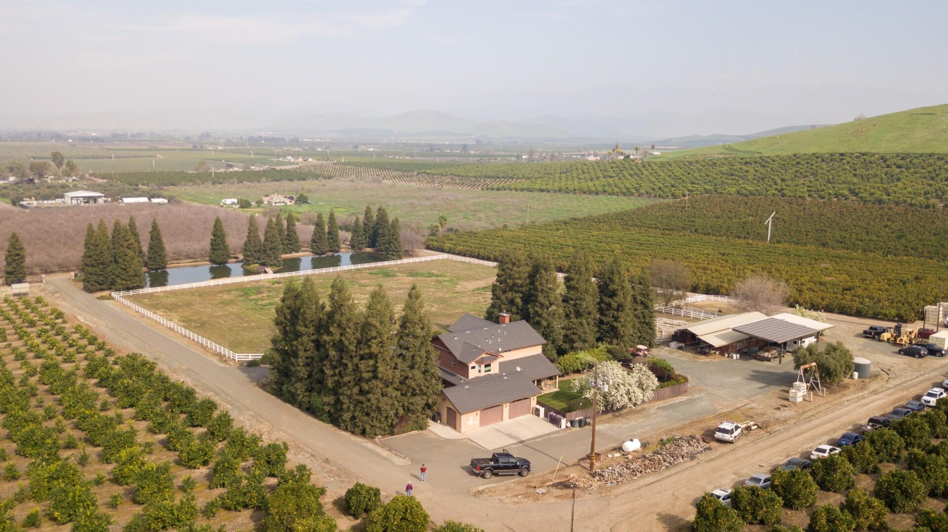 24211 Johns Dr, Porterville, CA 93257