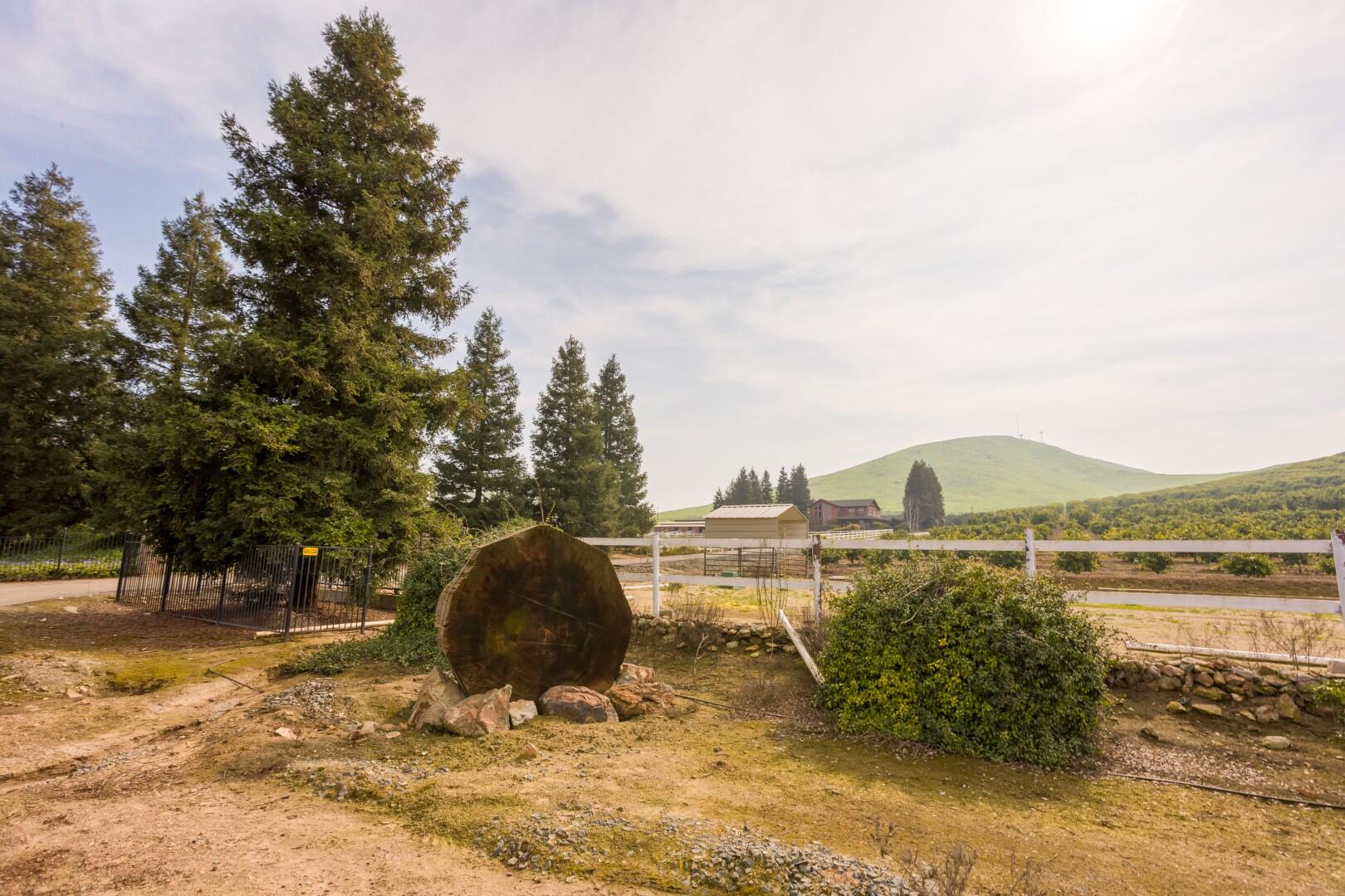 24211 Johns Dr, Porterville, CA 93257