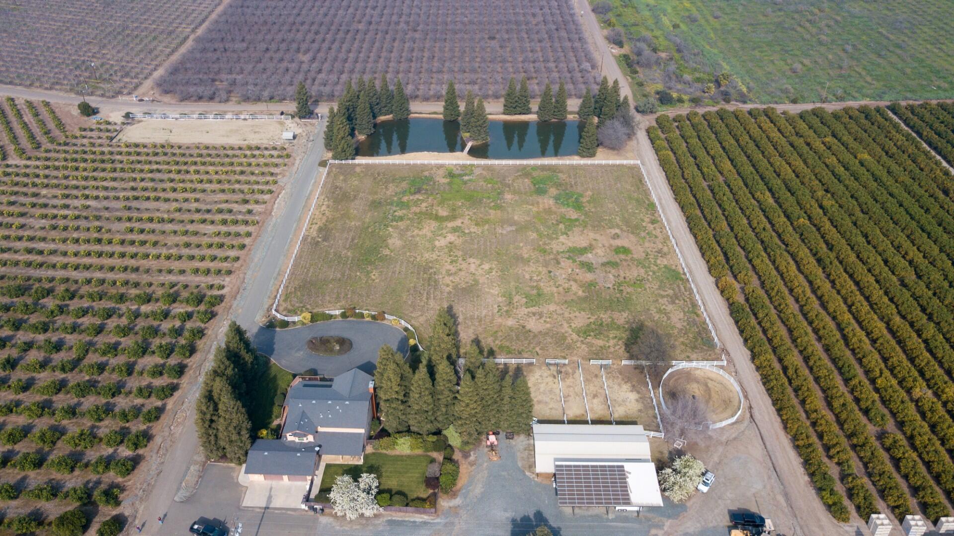 24211 Johns Dr, Porterville, CA 93257