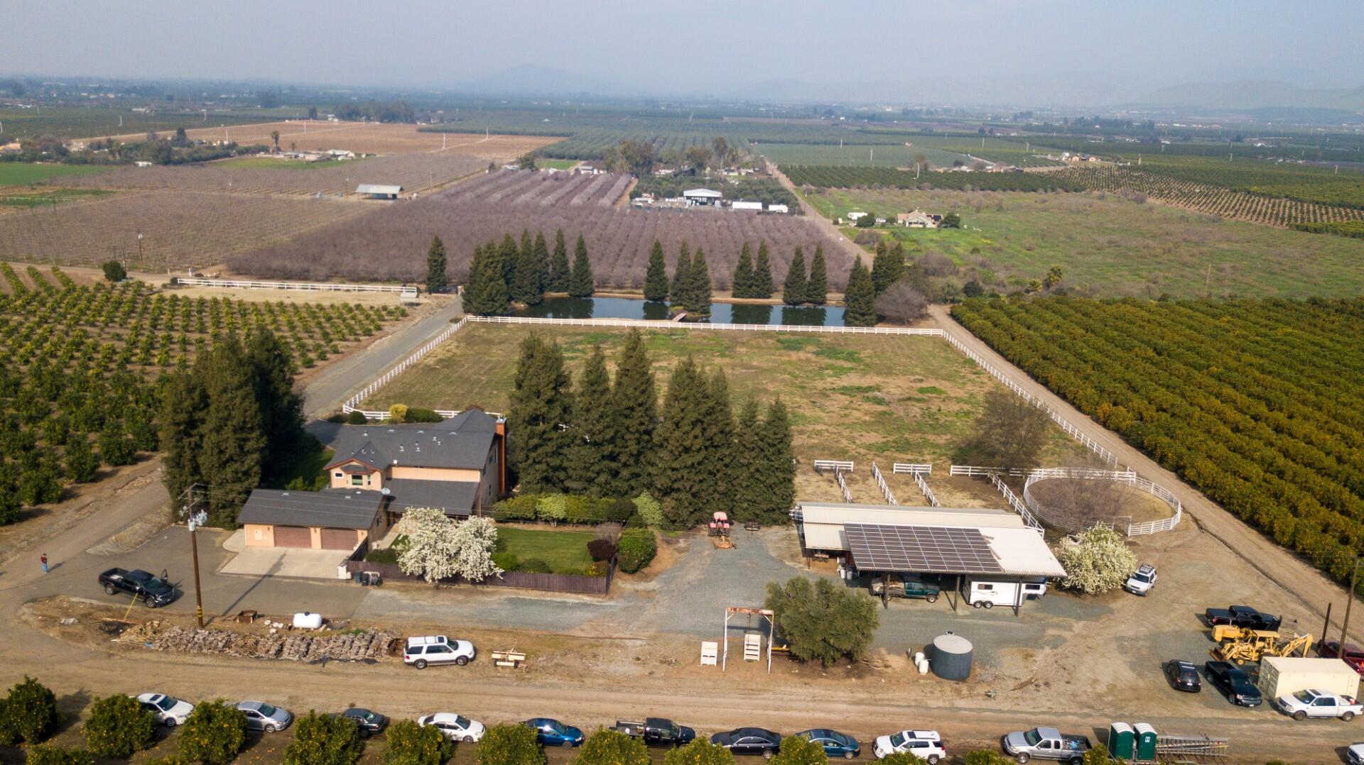 24211 Johns Dr, Porterville, CA 93257