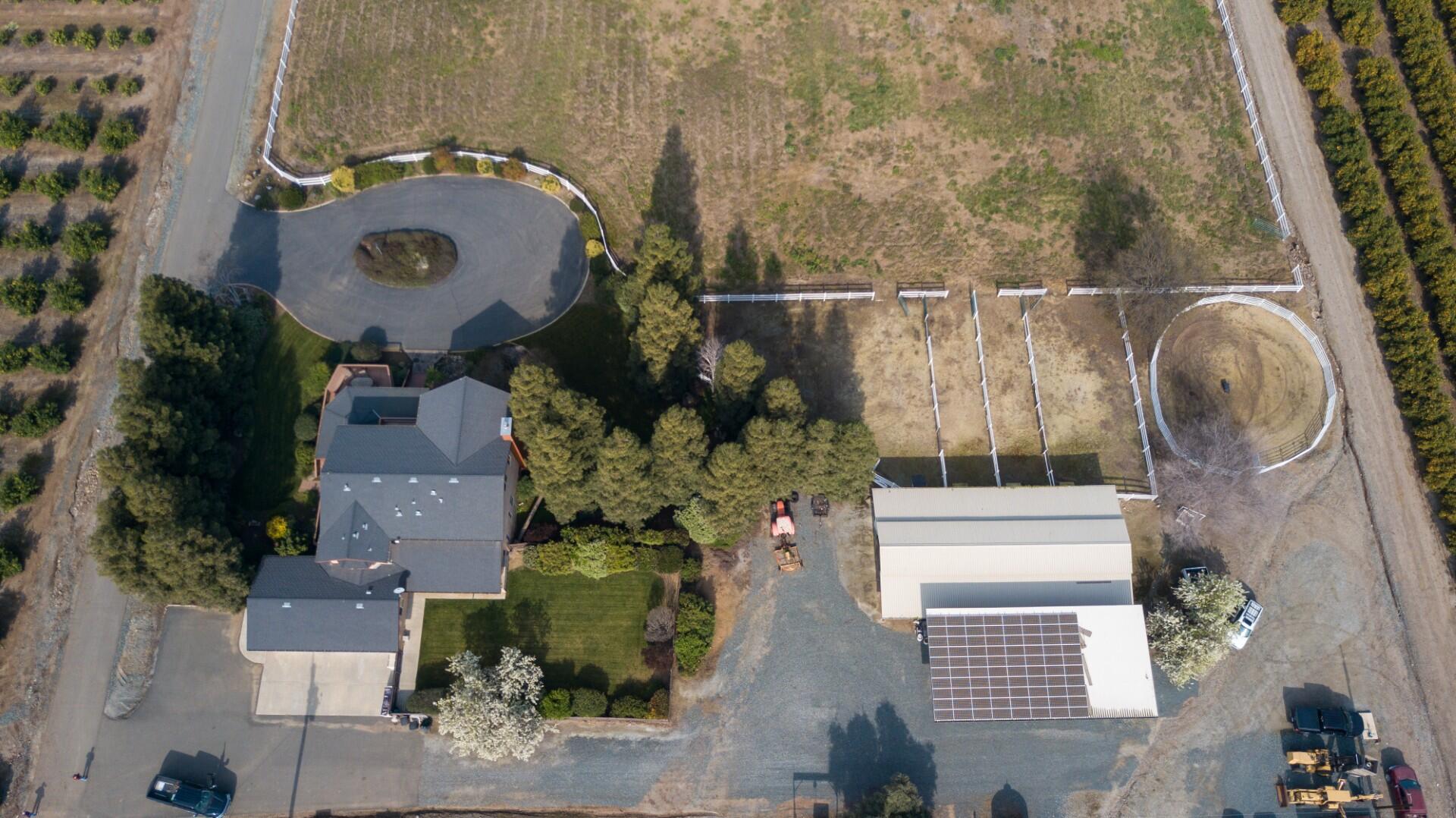 24211 Johns Dr, Porterville, CA 93257