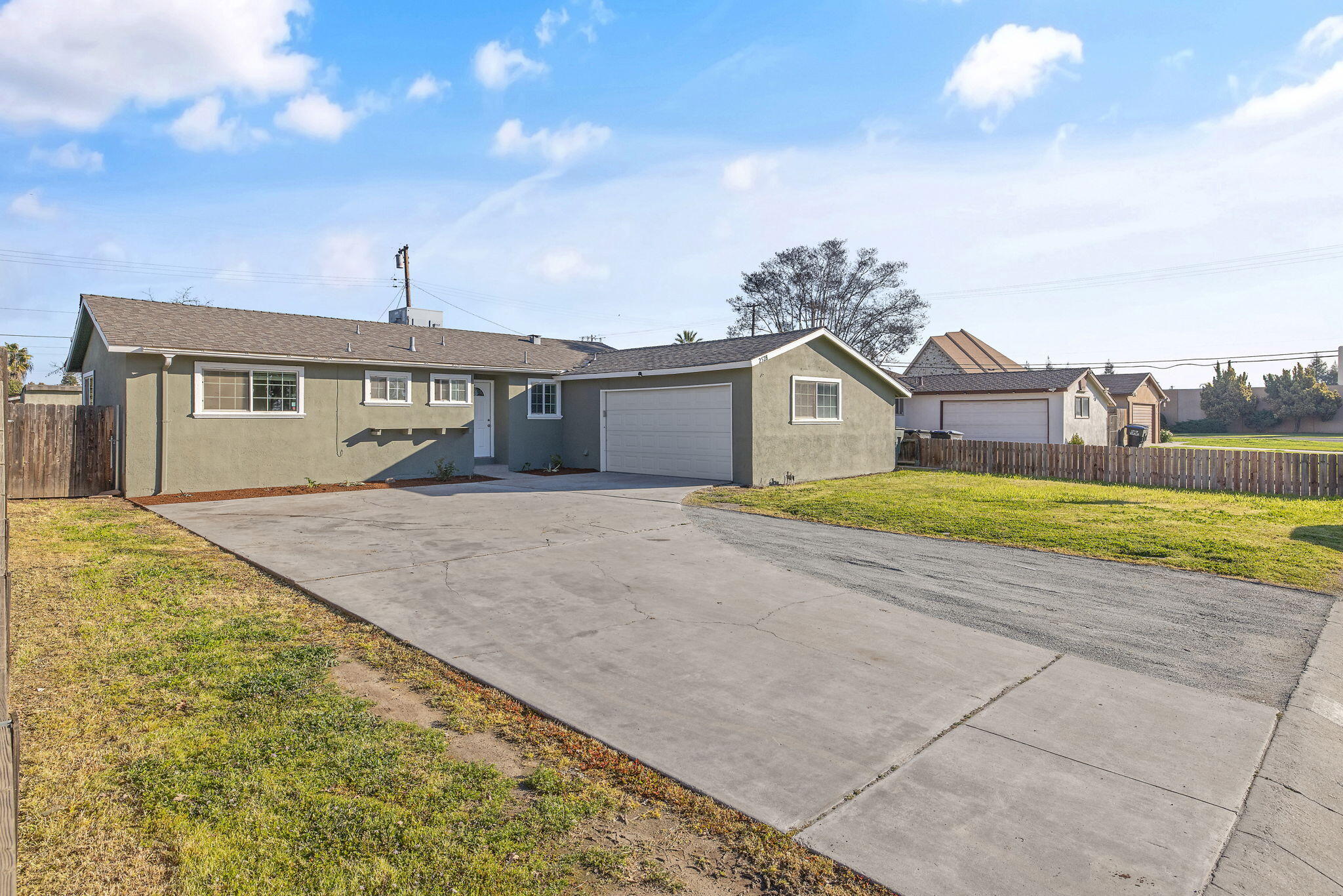 2528 W Howard Ave, Visalia, CA 93277