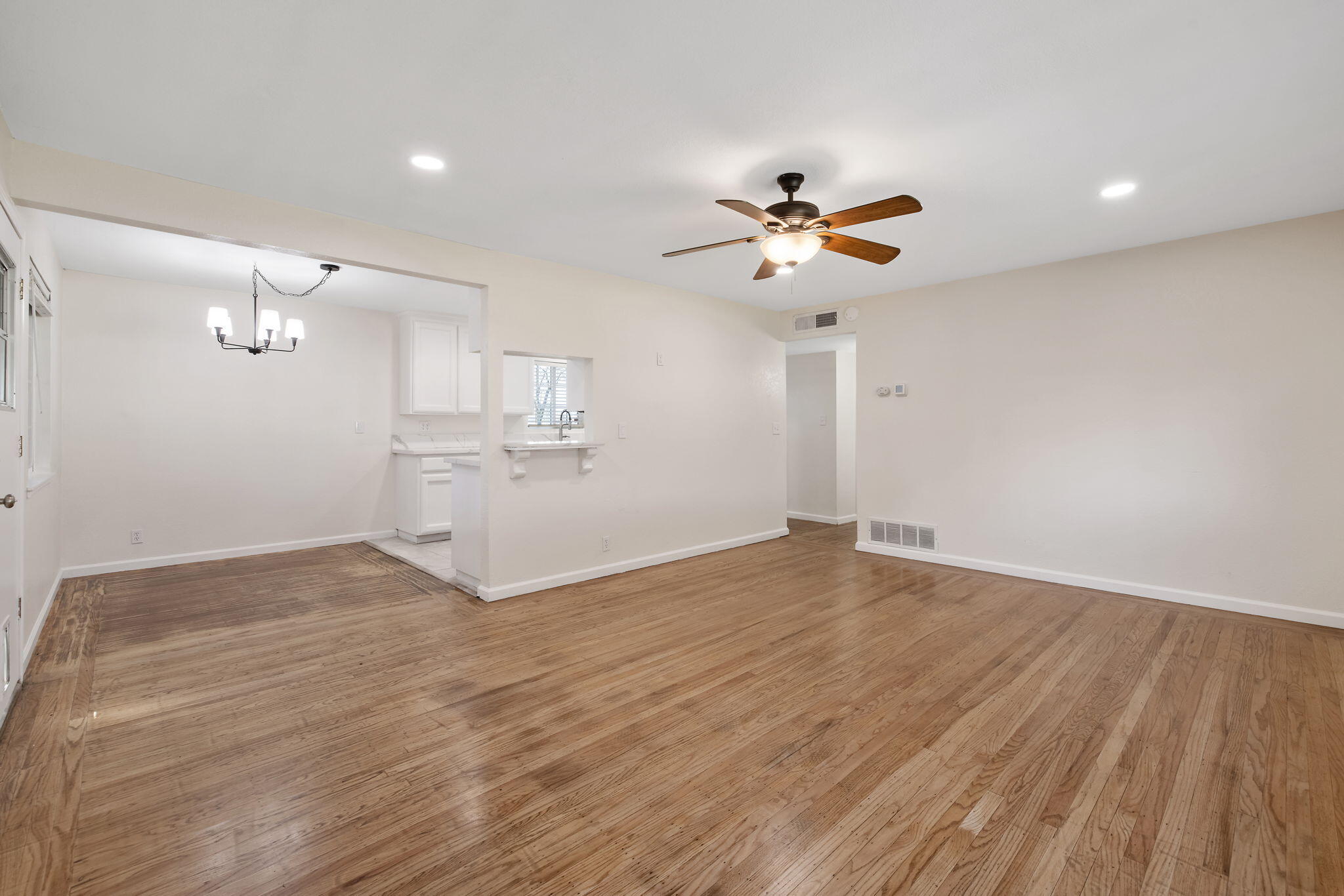 2528 W Howard Ave, Visalia, CA 93277