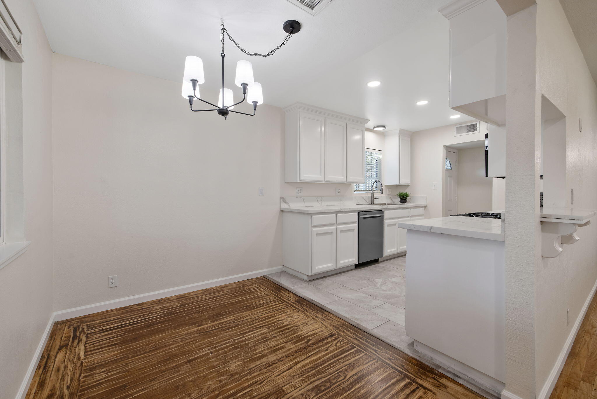 2528 W Howard Ave, Visalia, CA 93277