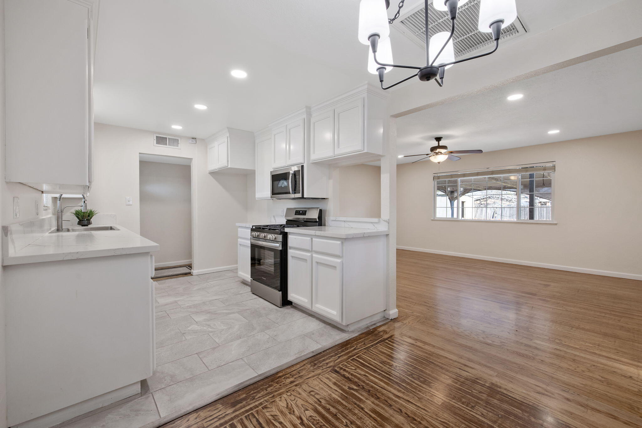 2528 W Howard Ave, Visalia, CA 93277