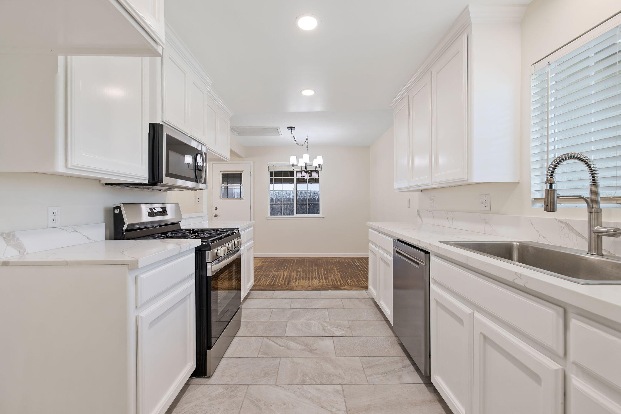 2528 W Howard Ave, Visalia, CA 93277