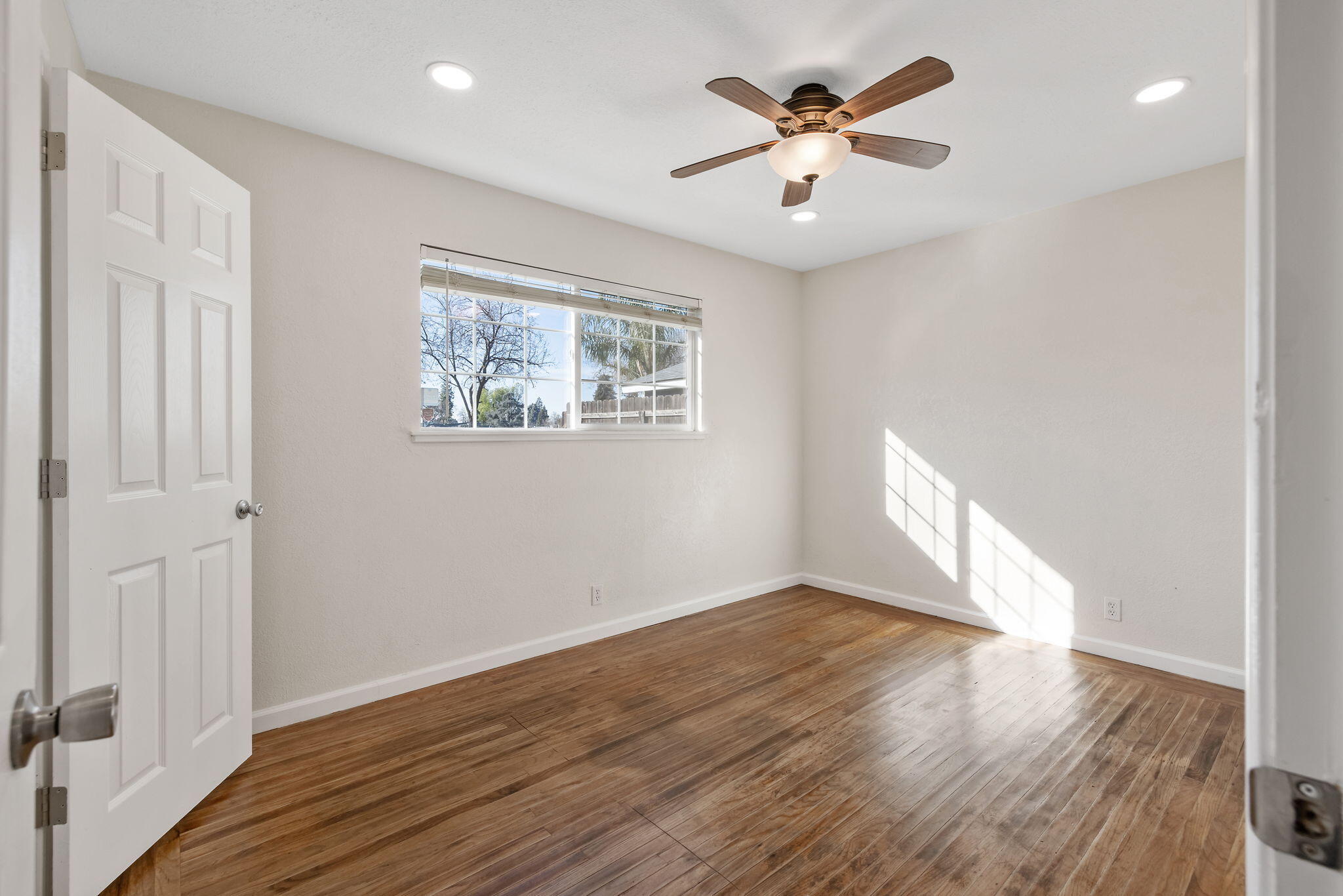 2528 W Howard Ave, Visalia, CA 93277