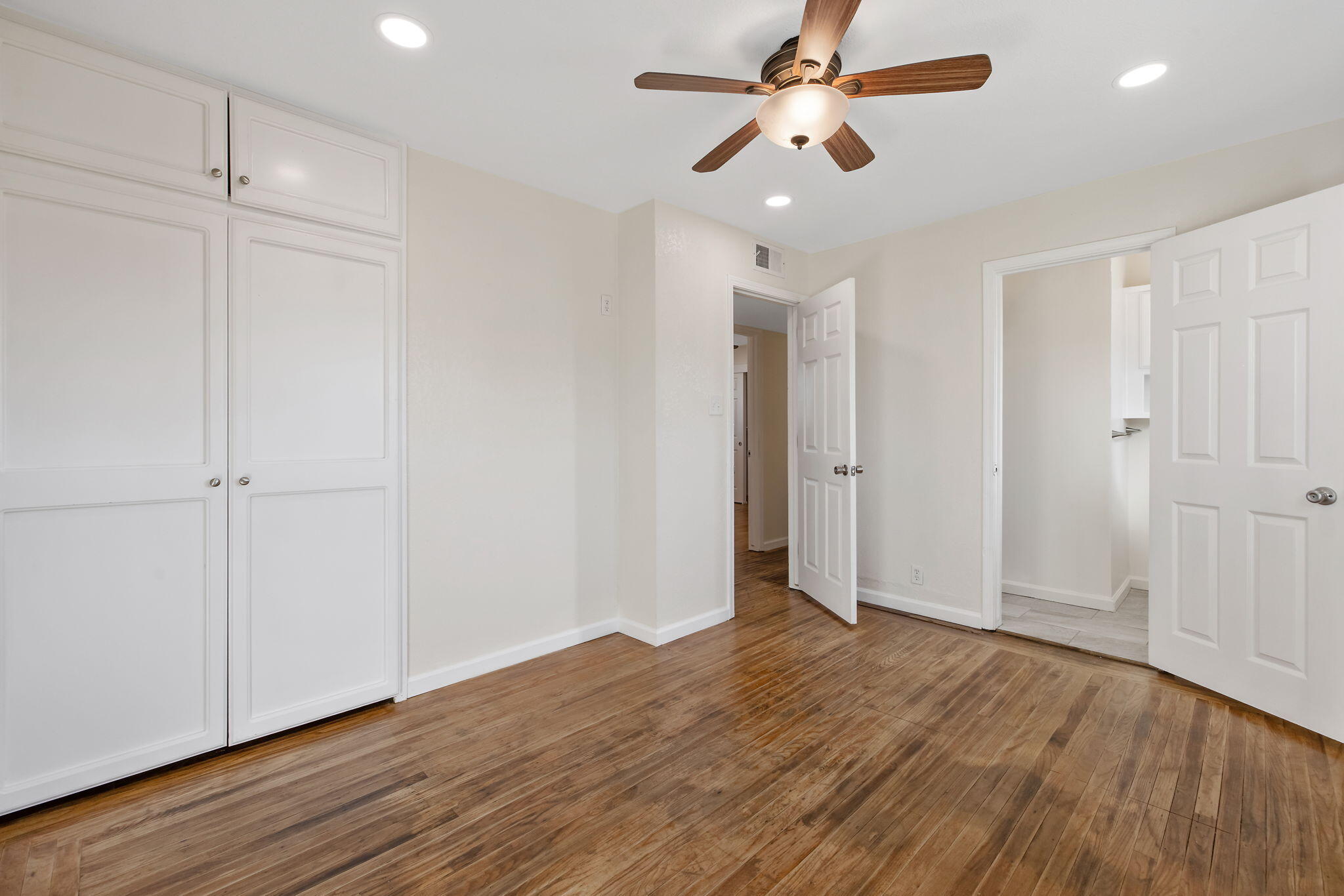 2528 W Howard Ave, Visalia, CA 93277