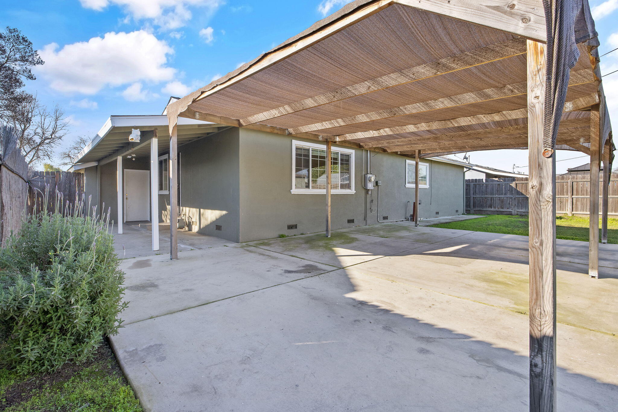 2528 W Howard Ave, Visalia, CA 93277