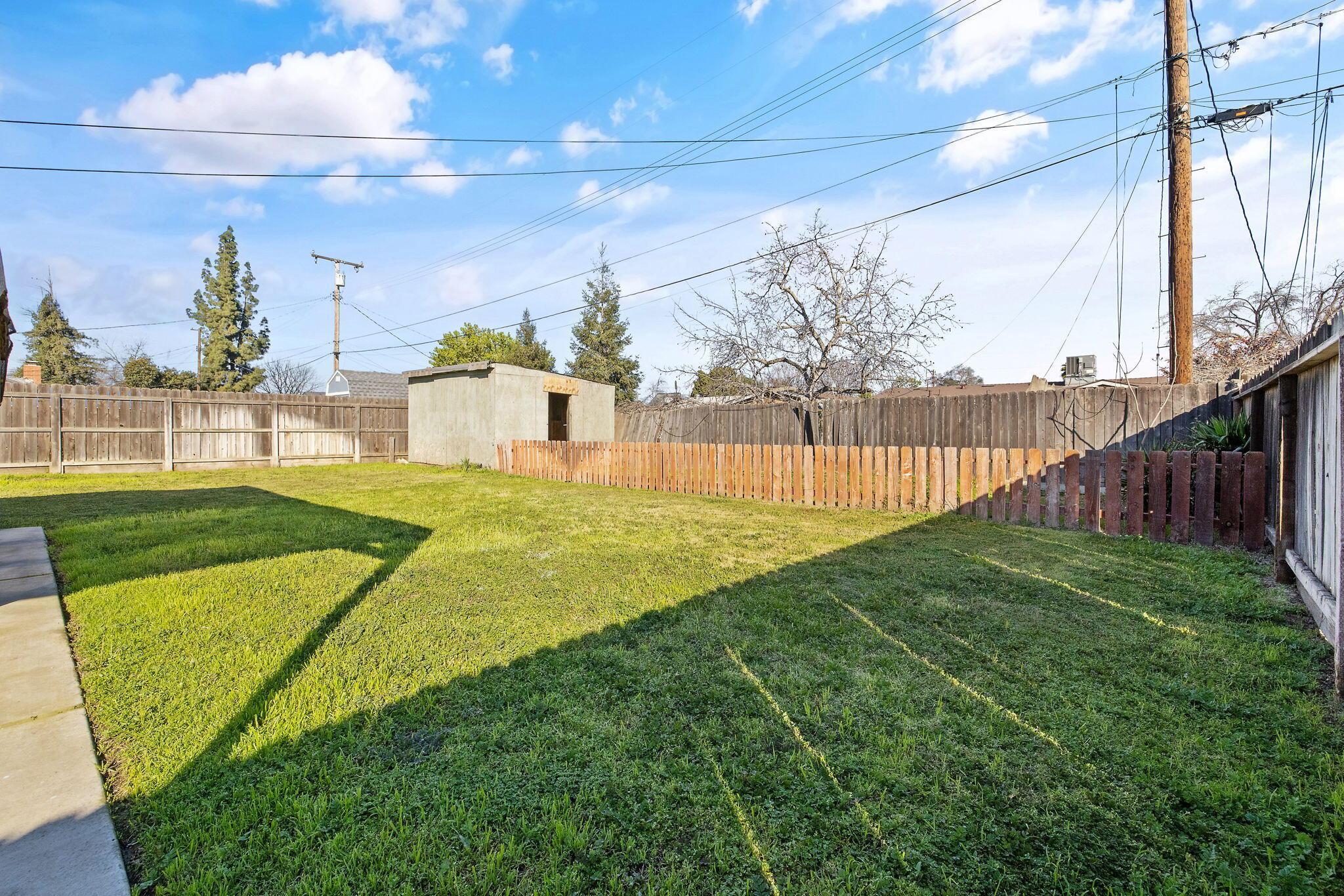 2528 W Howard Ave, Visalia, CA 93277