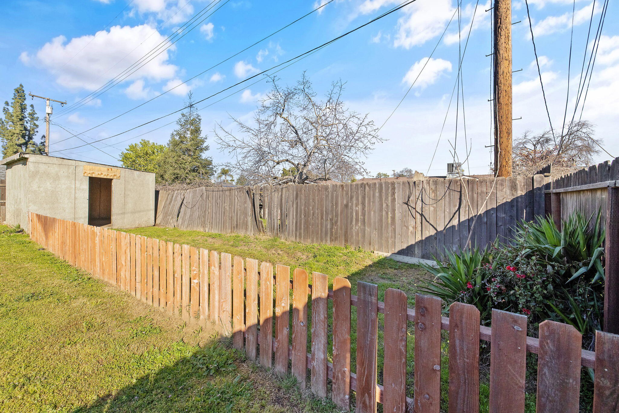 2528 W Howard Ave, Visalia, CA 93277