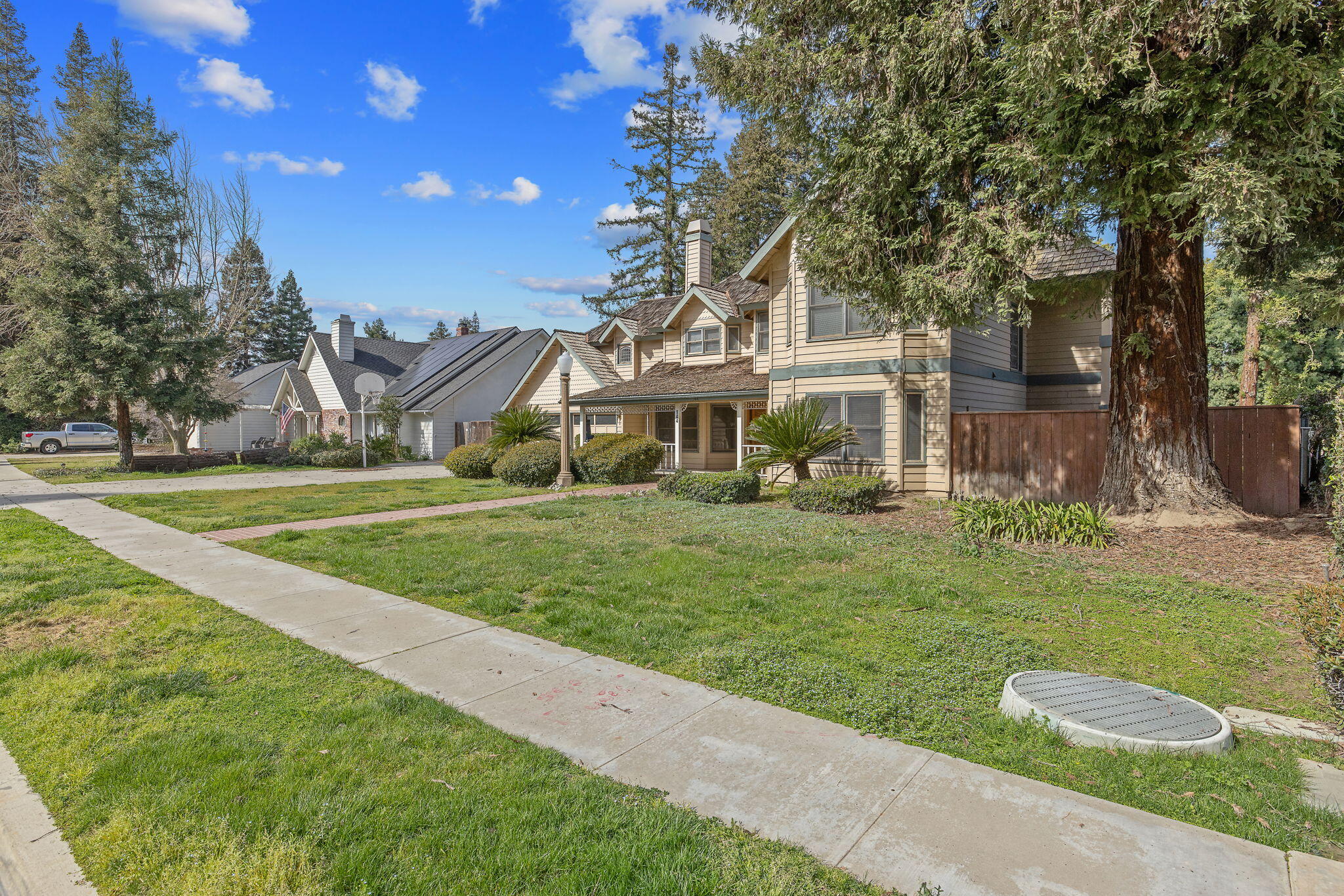 144 E Parkview Ave, Visalia, CA 93277