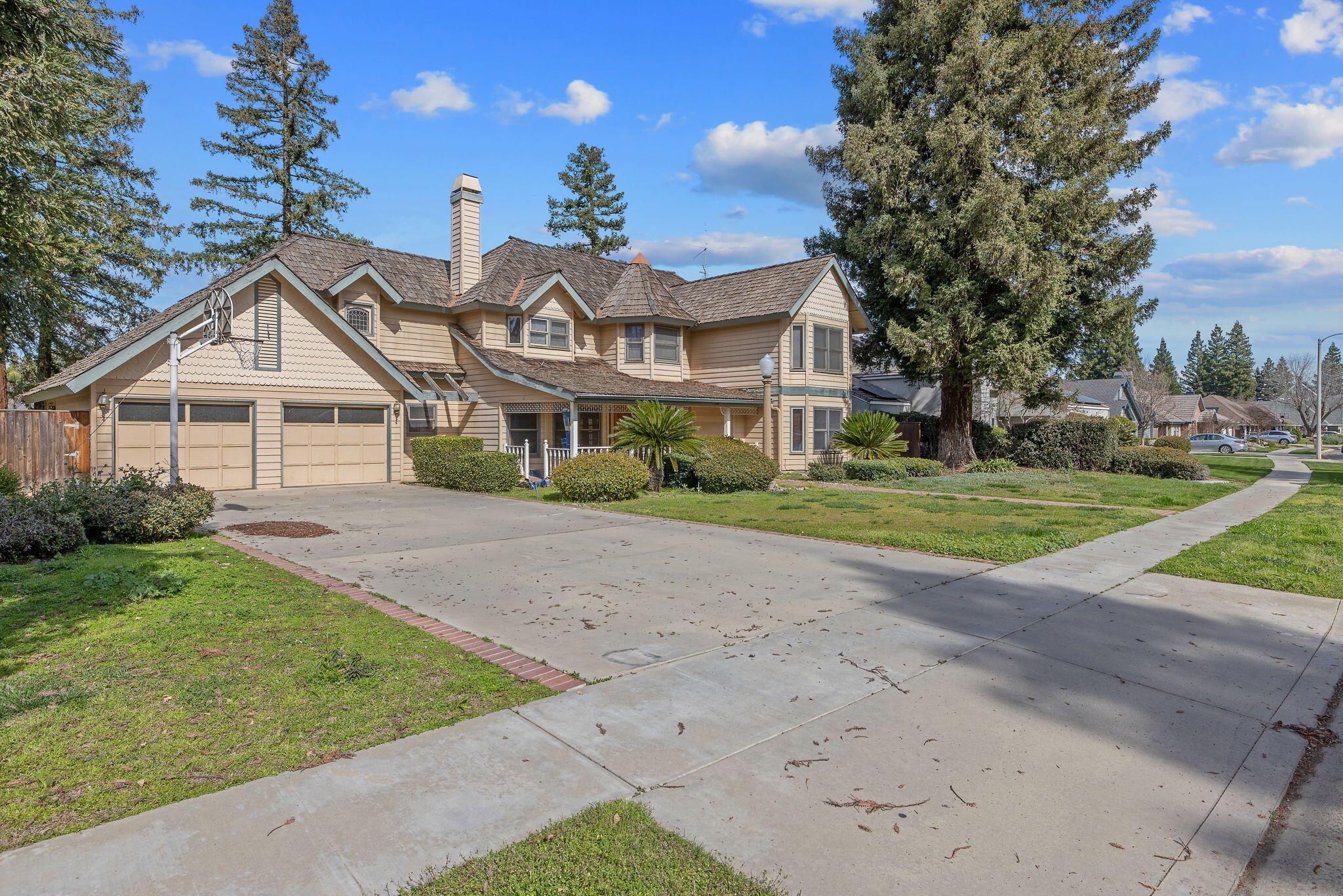 144 E Parkview Ave, Visalia, CA 93277