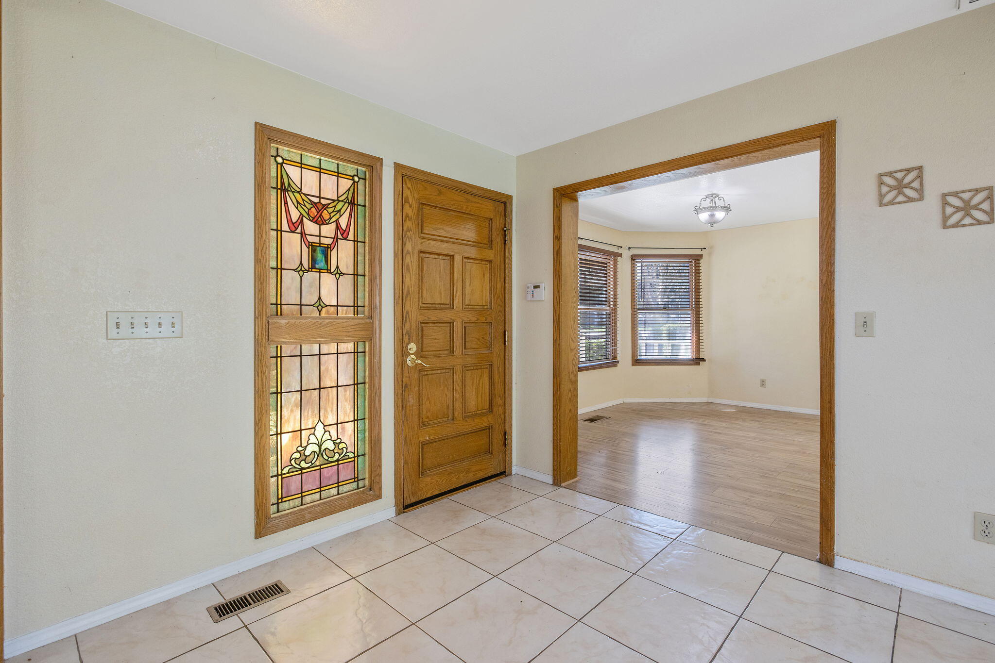 144 E Parkview Ave, Visalia, CA 93277