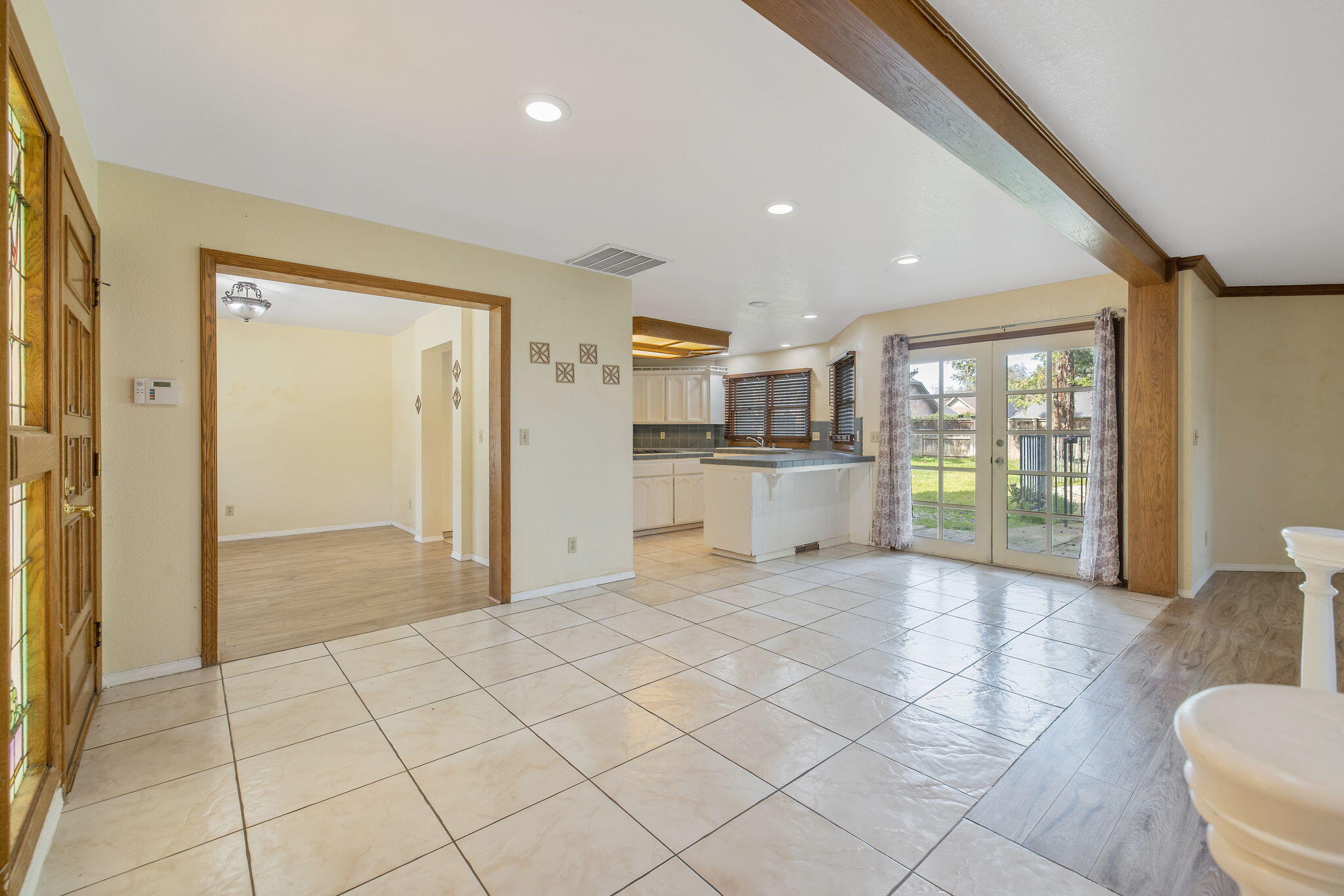 144 E Parkview Ave, Visalia, CA 93277