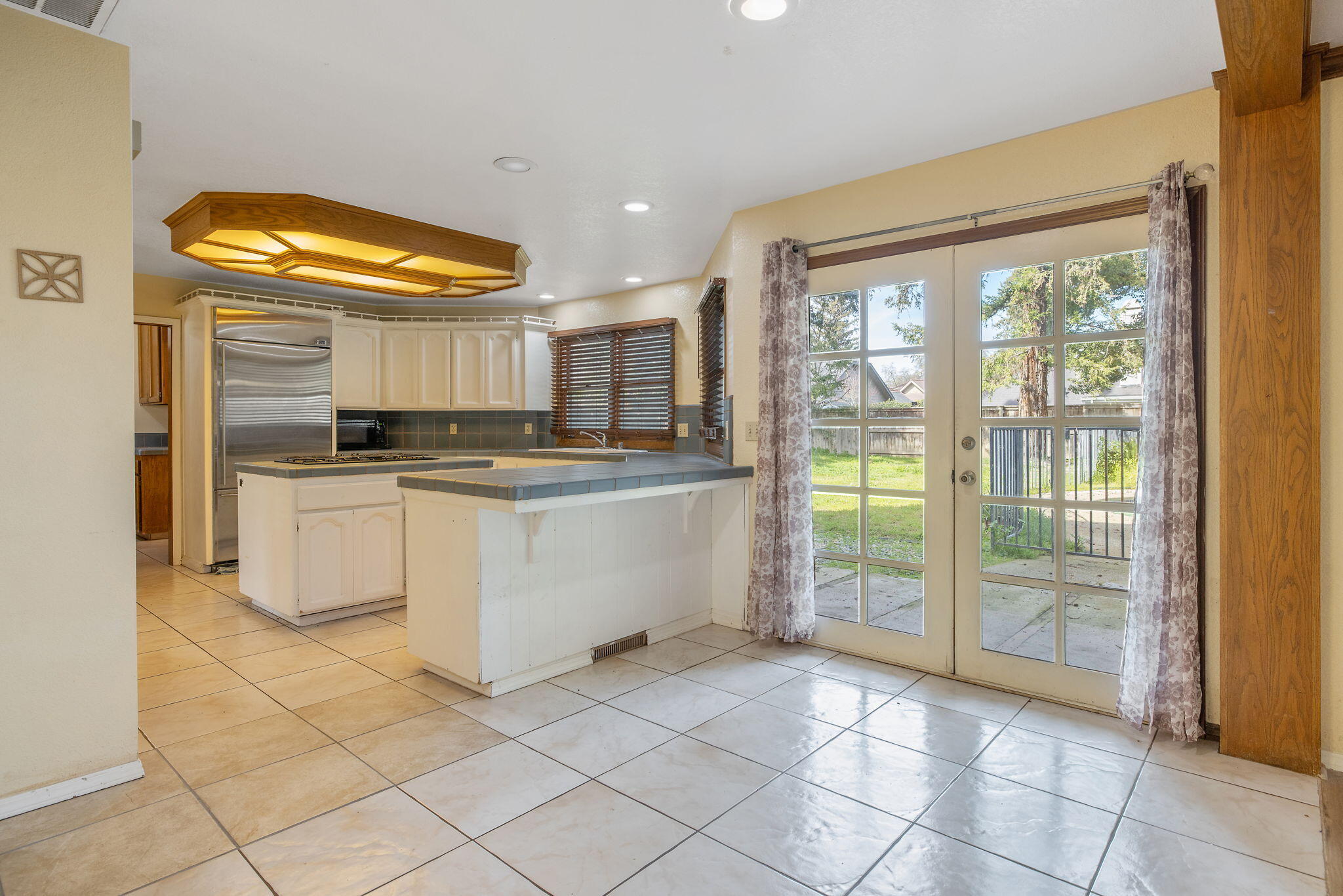 144 E Parkview Ave, Visalia, CA 93277