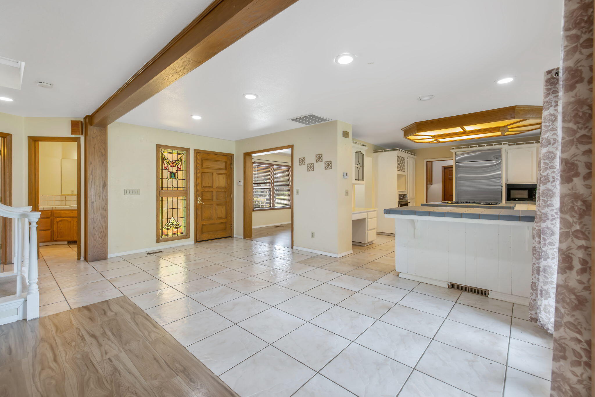 144 E Parkview Ave, Visalia, CA 93277