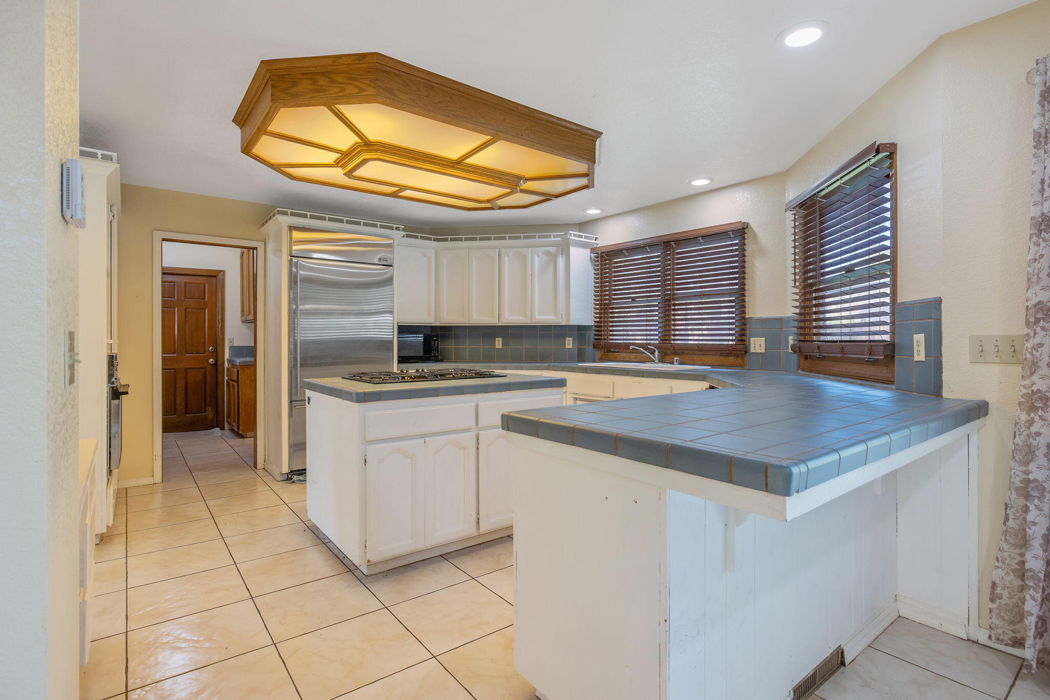 144 E Parkview Ave, Visalia, CA 93277