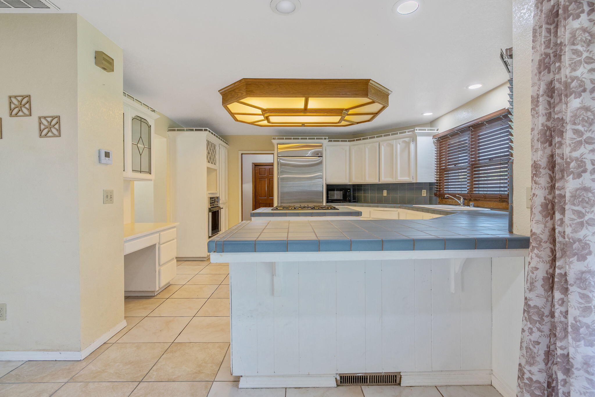 144 E Parkview Ave, Visalia, CA 93277