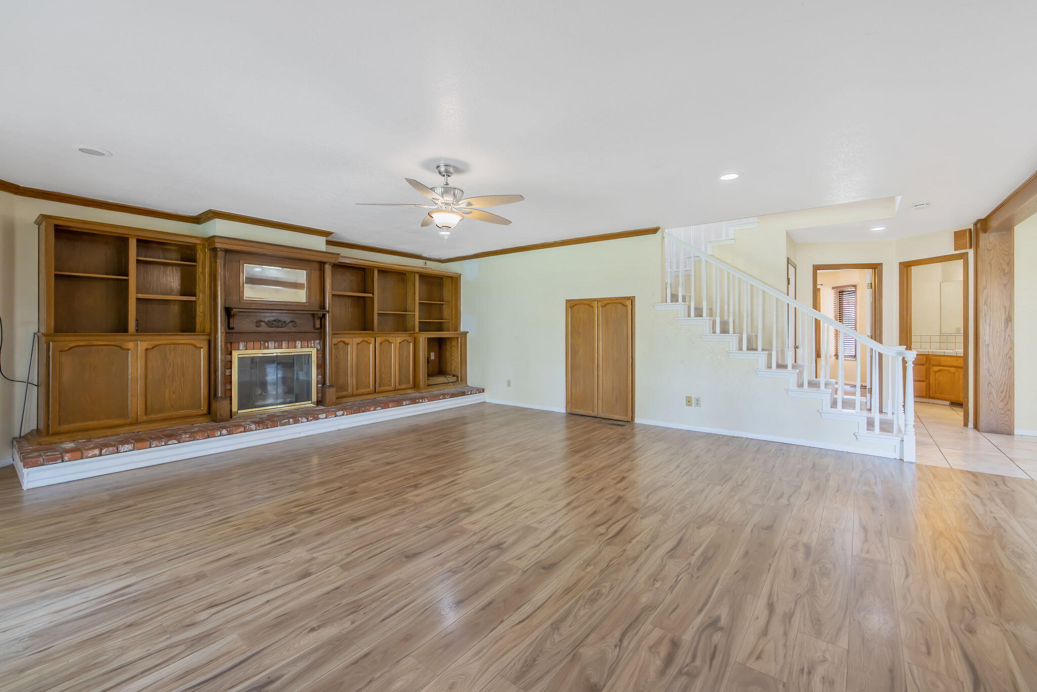 144 E Parkview Ave, Visalia, CA 93277