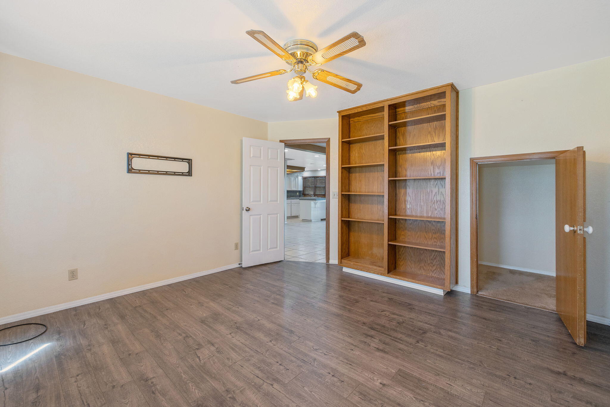 144 E Parkview Ave, Visalia, CA 93277