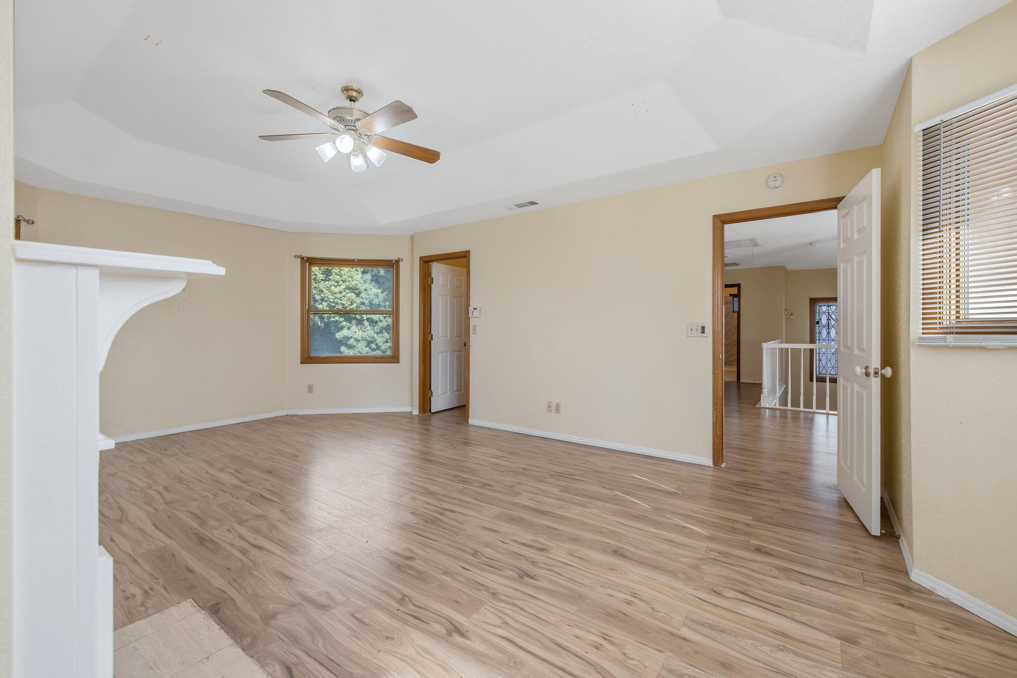 144 E Parkview Ave, Visalia, CA 93277