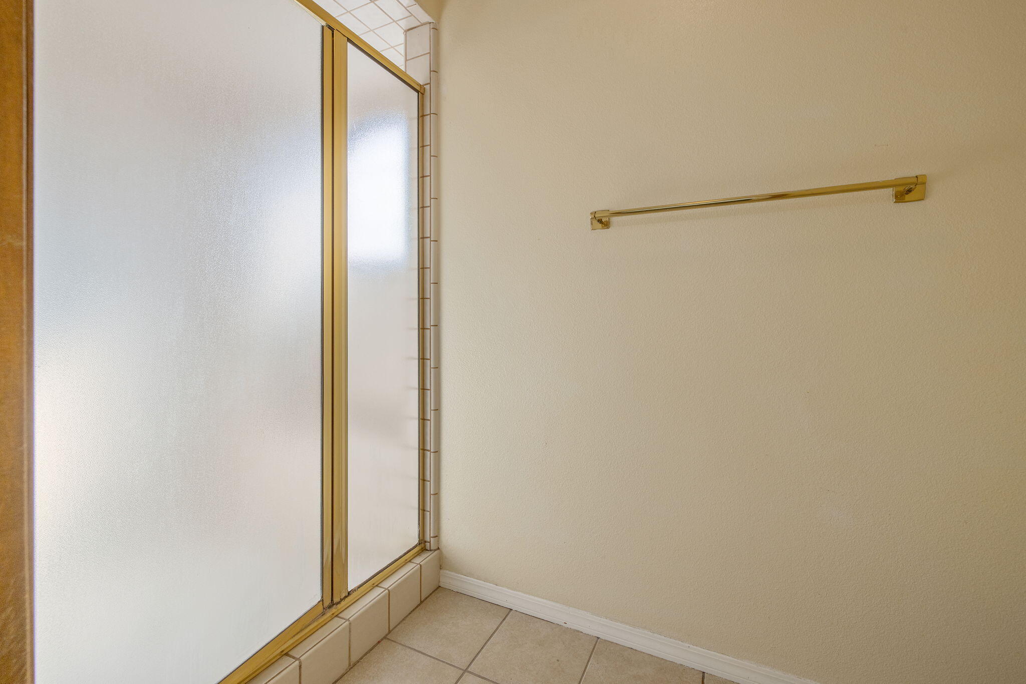 144 E Parkview Ave, Visalia, CA 93277