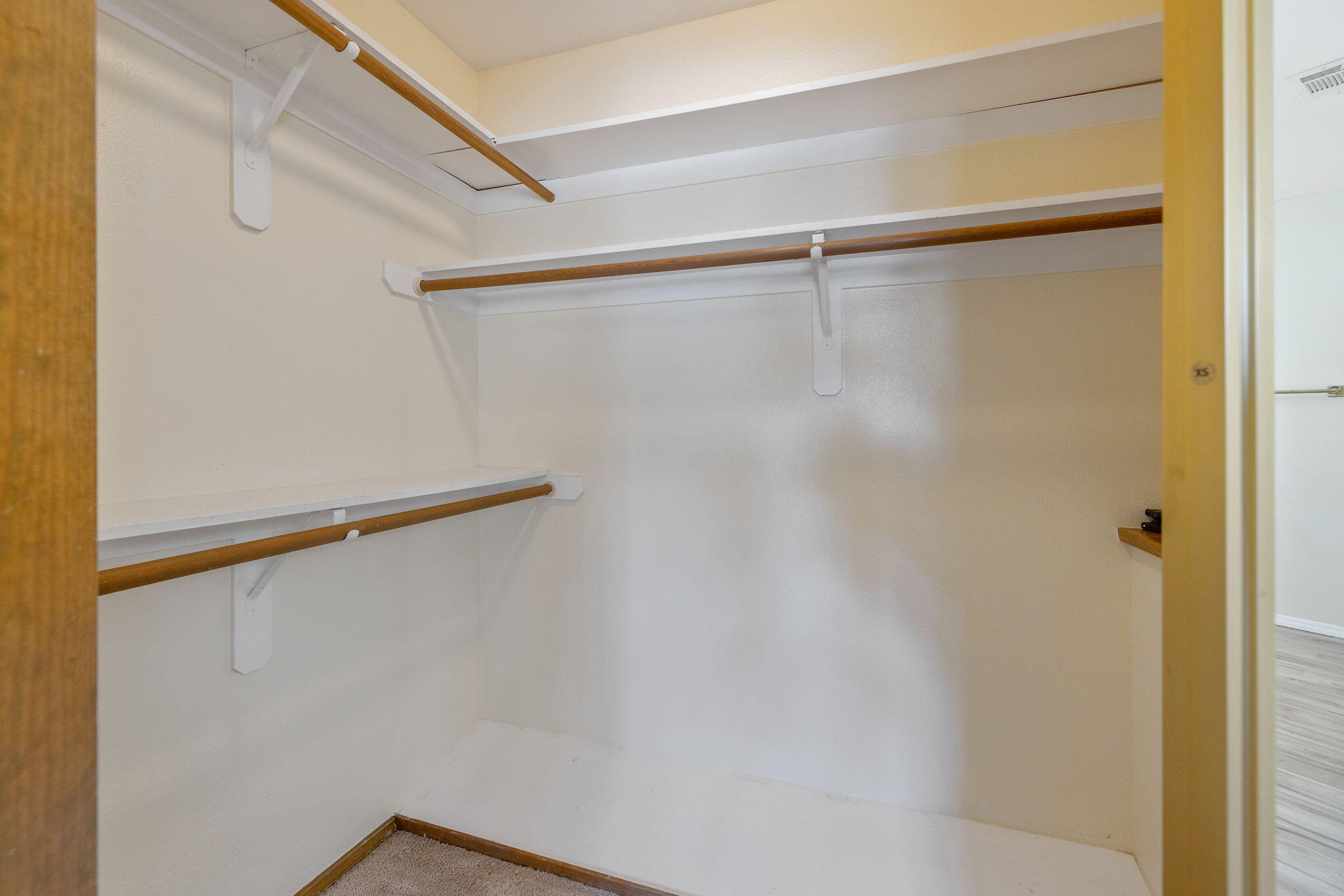 144 E Parkview Ave, Visalia, CA 93277