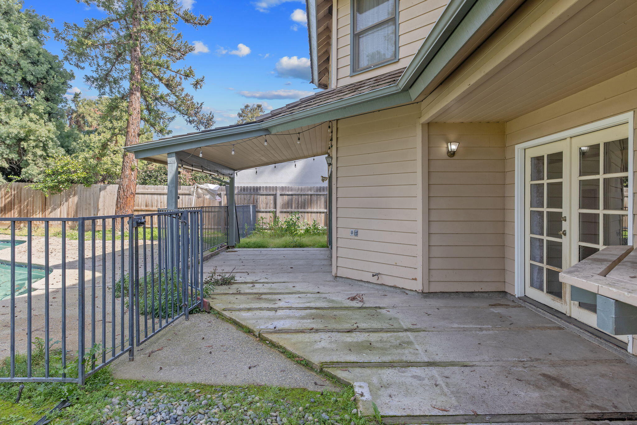 144 E Parkview Ave, Visalia, CA 93277