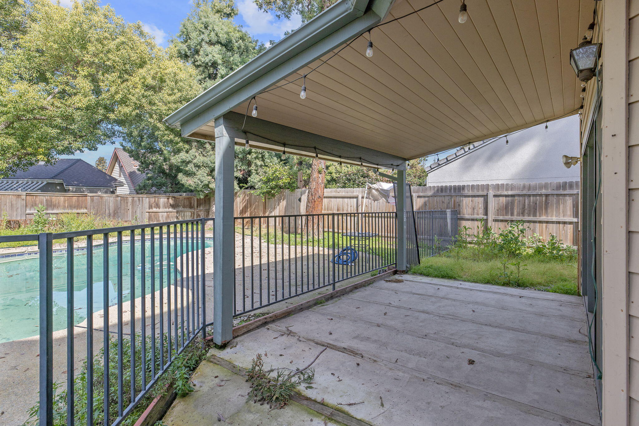 144 E Parkview Ave, Visalia, CA 93277