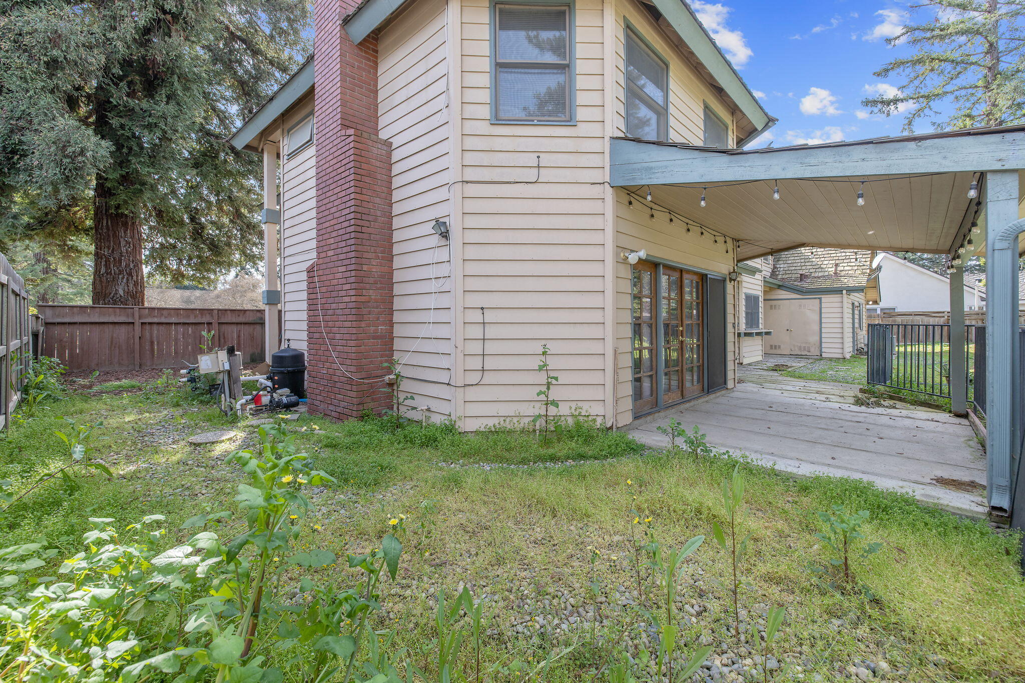 144 E Parkview Ave, Visalia, CA 93277