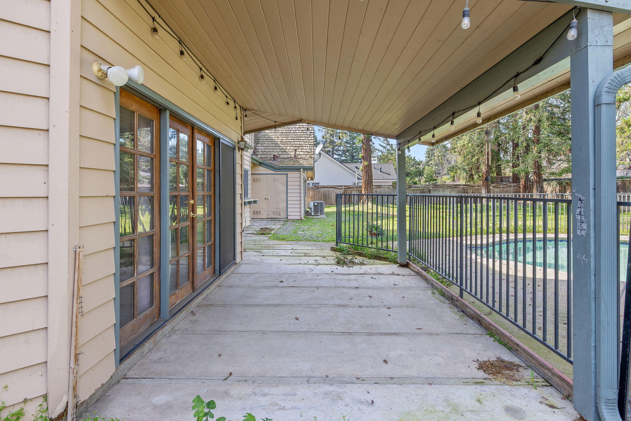 144 E Parkview Ave, Visalia, CA 93277