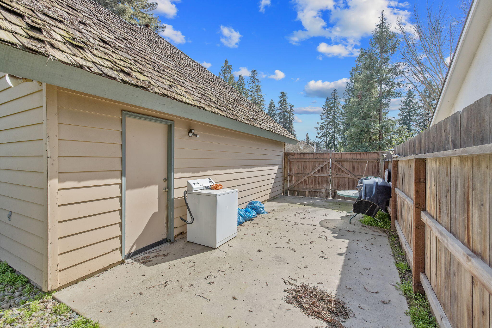 144 E Parkview Ave, Visalia, CA 93277