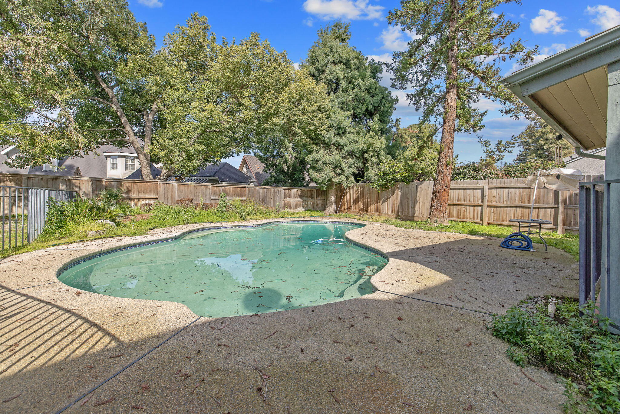 144 E Parkview Ave, Visalia, CA 93277