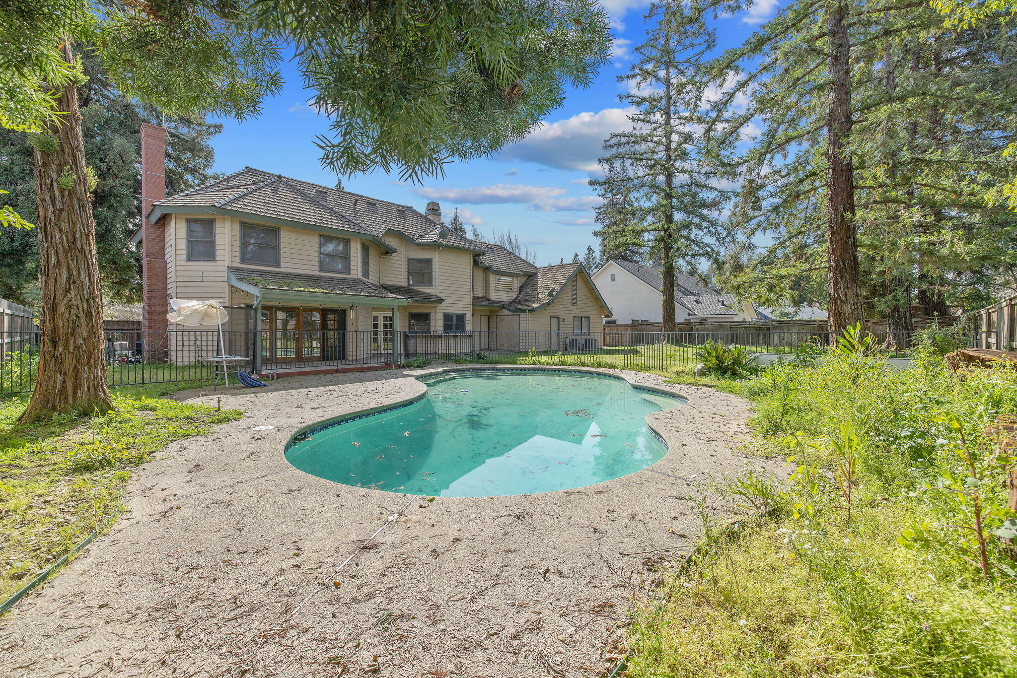 144 E Parkview Ave, Visalia, CA 93277