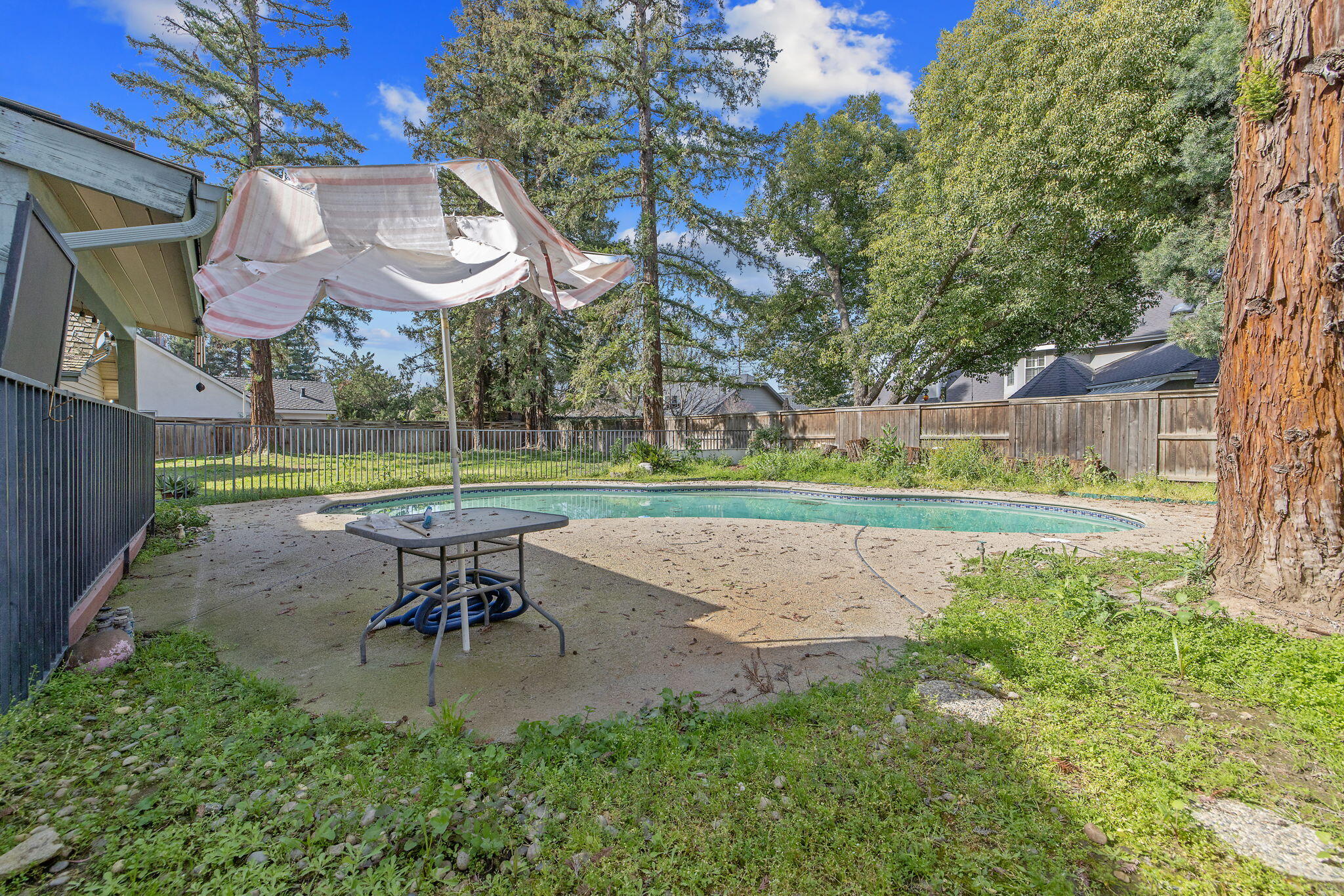 144 E Parkview Ave, Visalia, CA 93277