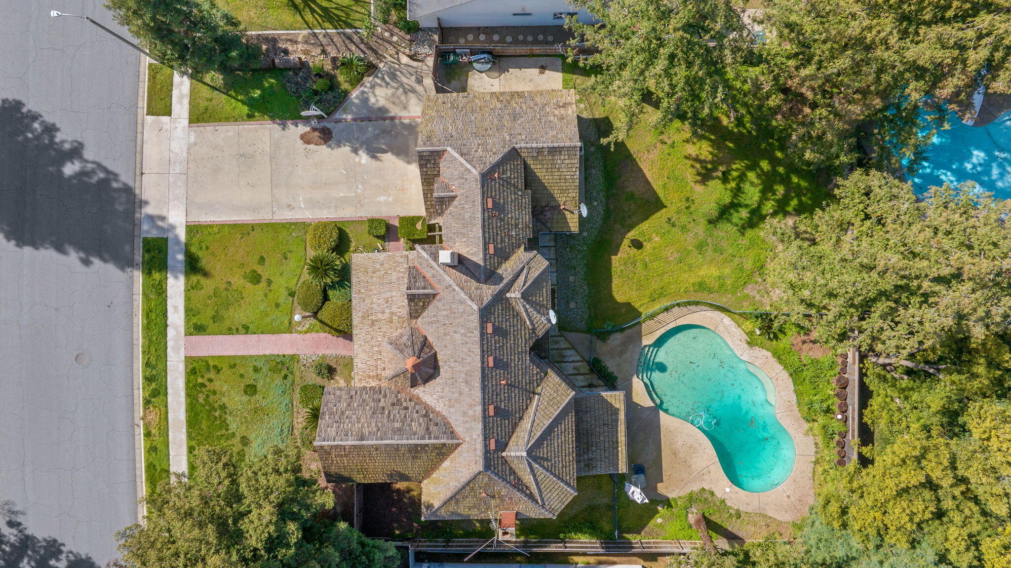 144 E Parkview Ave, Visalia, CA 93277