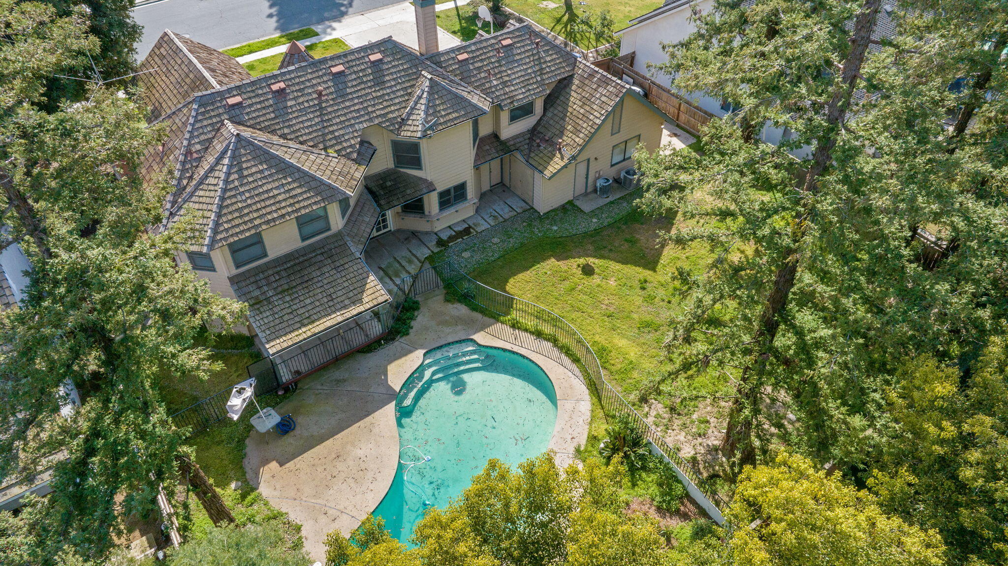 144 E Parkview Ave, Visalia, CA 93277