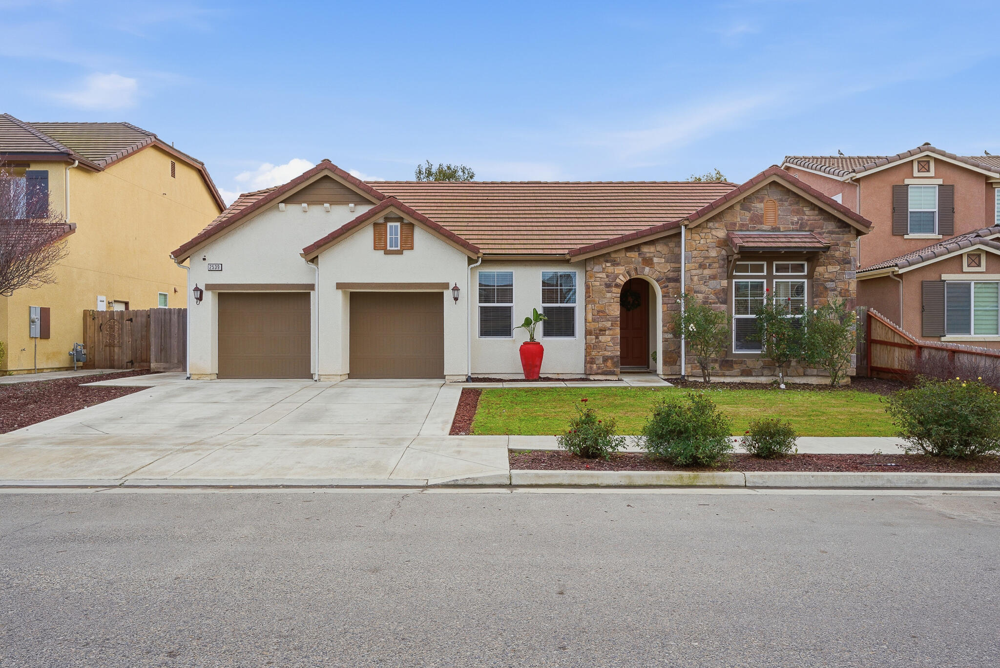 2539 W Allen Ave, Visalia, CA 93291