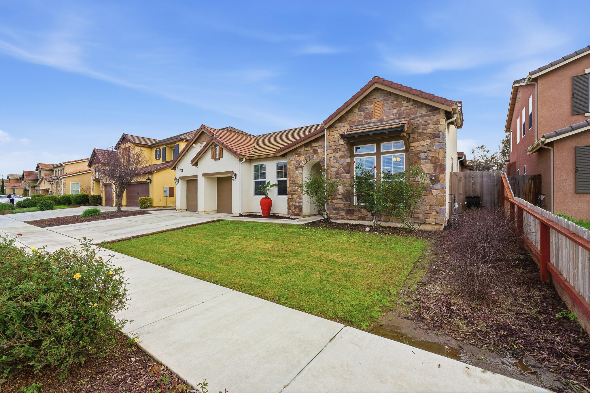 2539 W Allen Ave, Visalia, CA 93291