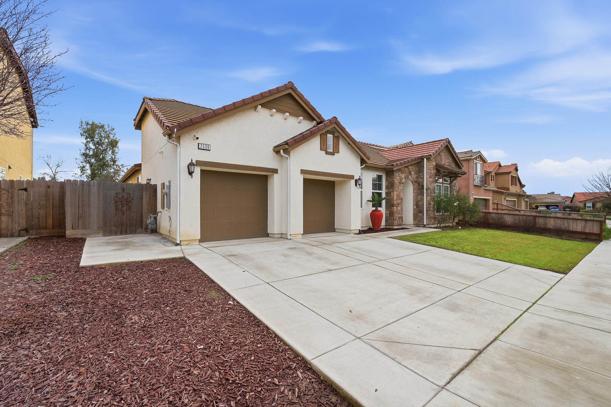2539 W Allen Ave, Visalia, CA 93291