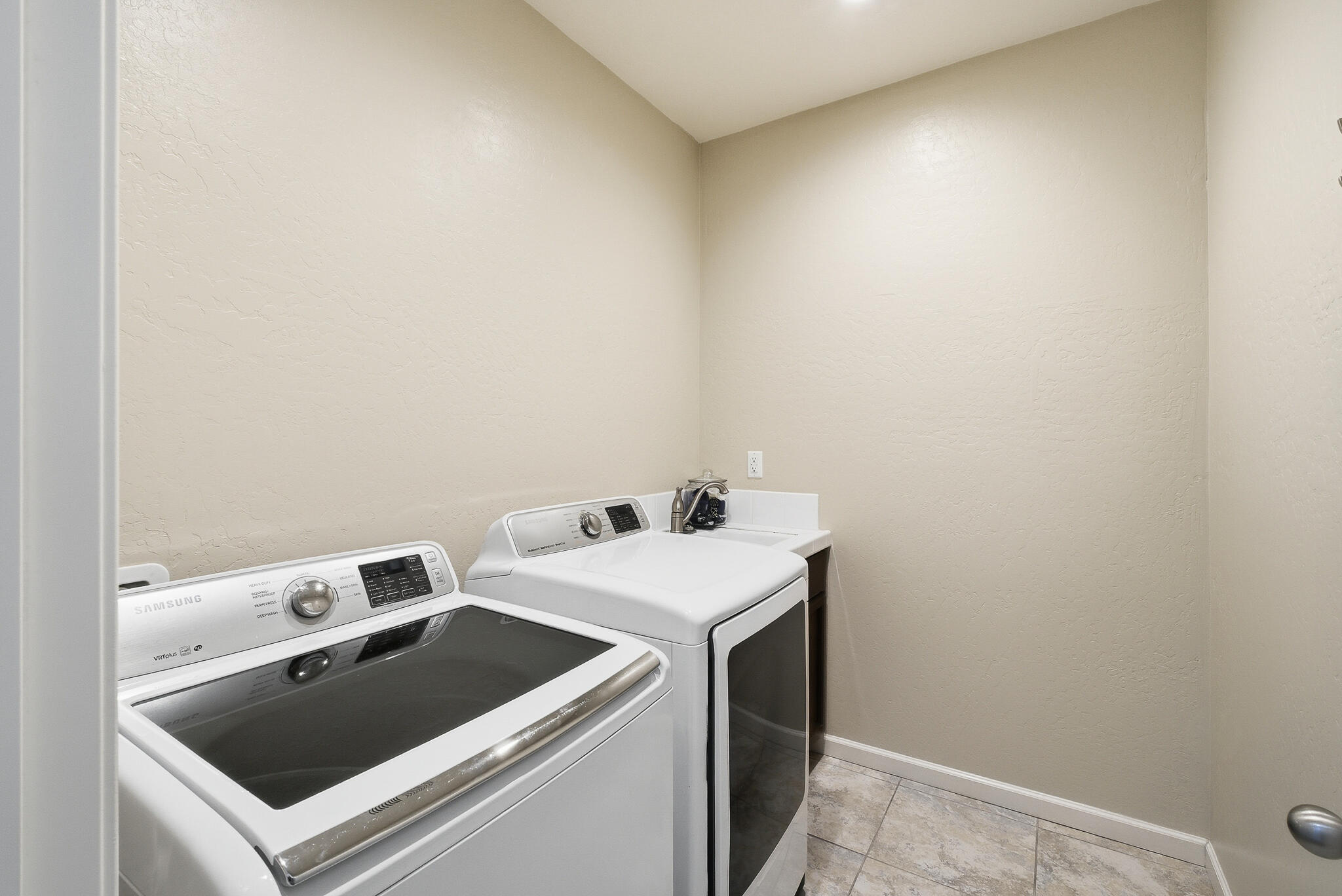 2539 W Allen Ave, Visalia, CA 93291